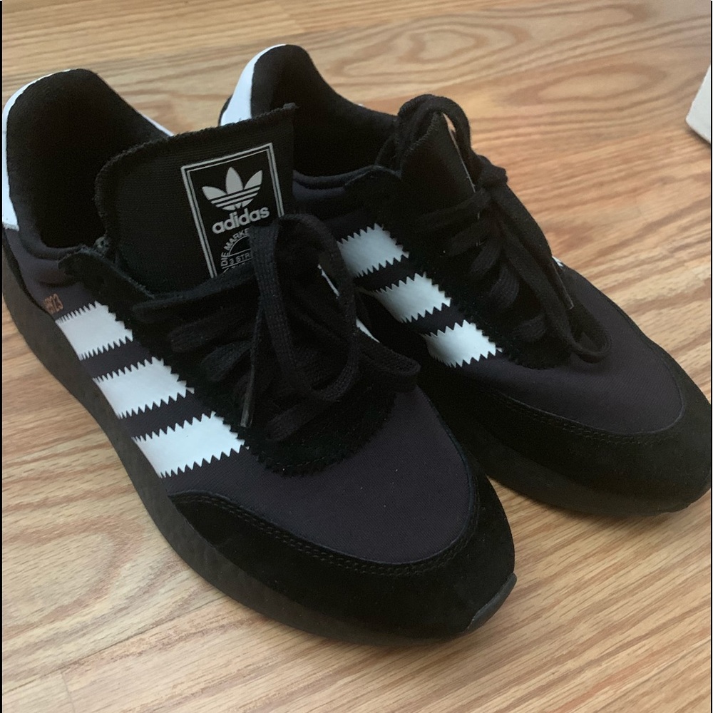 Adidas Iniki